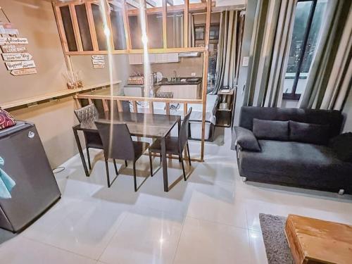 Chillhauz (SM, Ayala, IT, City) W/Pool & WiFi