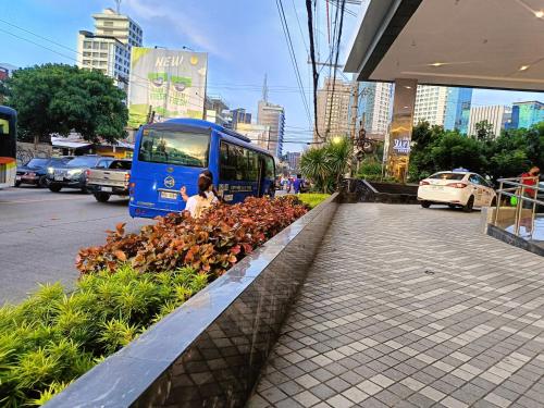 Golden Peak Hotel & Suites