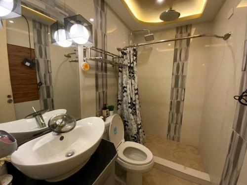 Awesome Eastwood Condo Suite