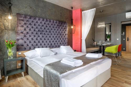 Onyx Luxury