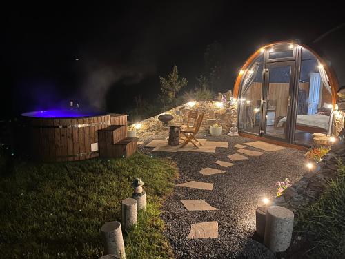 Hilltop Hideaway - Secluded pod with private hot tub