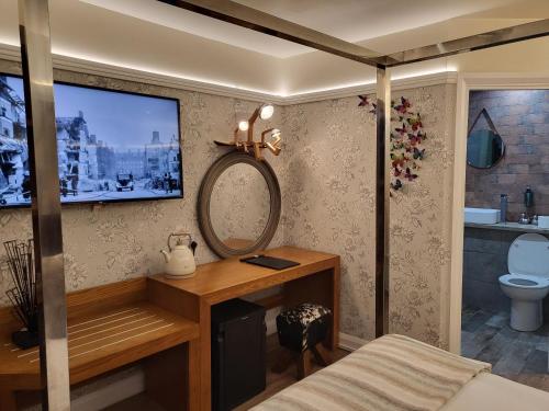 Three Horseshoes Inn