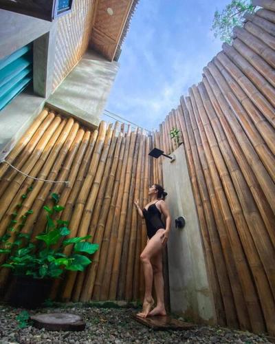 The Verge Cebu Beachfront King Bed Pool Villa - 12 Minutes to Kawasan Falls Canyoneering