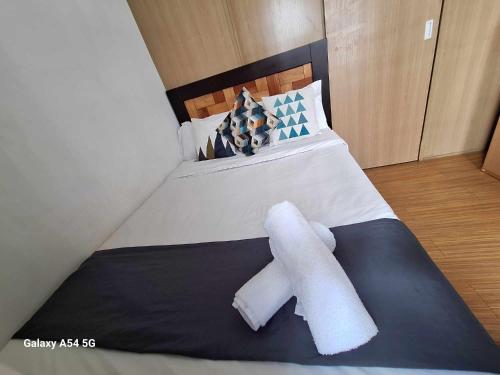 Bright and Cozy 1 Bedroom with Balcony Pool View and WiFi in Grace Residences