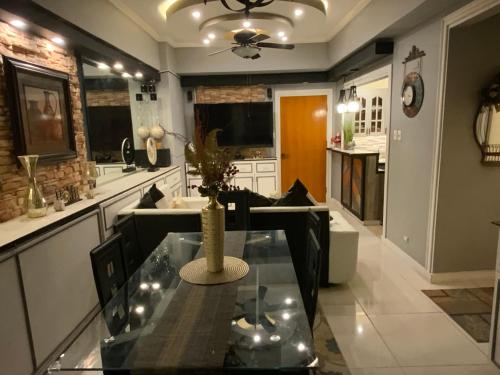 Awesome Eastwood Condo Suite