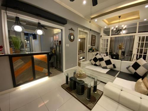 Awesome Eastwood Condo Suite