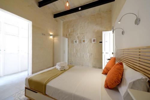 Private rooms with bathroom in Valletta