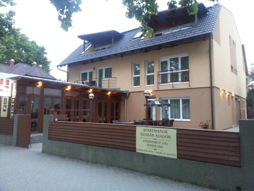 Ádám Apartmanház