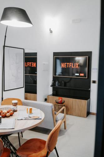 Dislocati BnB - Jacuzzi privata - Cucina - TV60" - Minimal Luxury