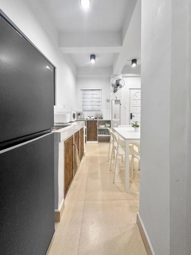 Fully Furnished 1BR with Kitchen - 20 secs walk to the Beach - Newly Renovated