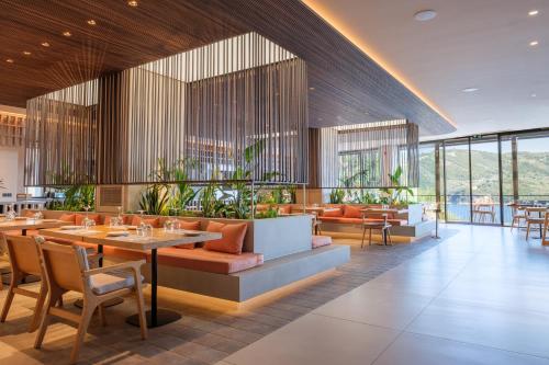 Akrotiri Beach Resort Hotel