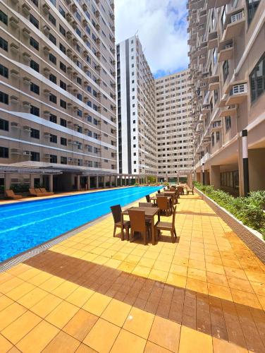 Acellyne's Suites at Green 2 Residences with Netflix!