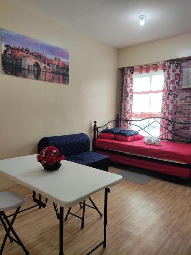 Near Manila Airport, MAILZ HOMEZ COZY Studio Condo, Full Kitchen, Swimming Pool, WIFI, 11P