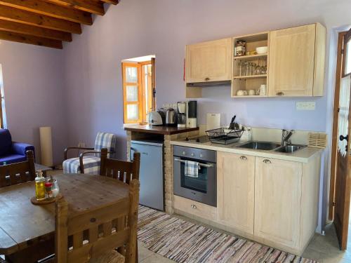 Eveleos Country House