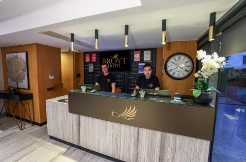 Broyt Suites