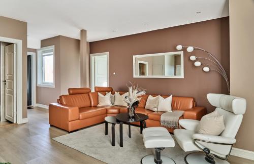 Queen's Cave By Staysville