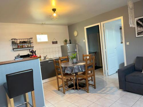 L'Arbre de Vy - T2 42m2 indépendant, 5 pers, garage, proche Gare