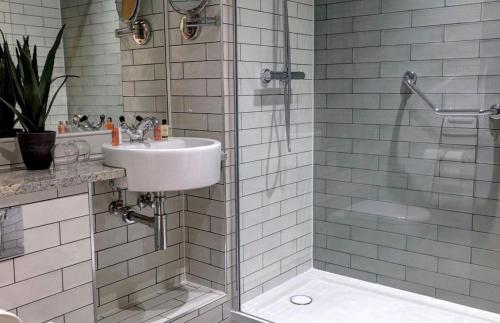 New Hobbit Hotel BW Signature Collection