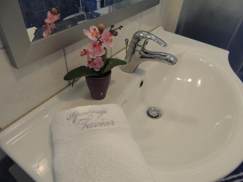 Apartments and Rooms Tavcar