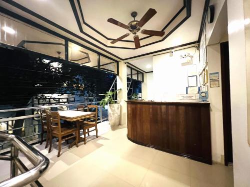 Alocasia Hostel
