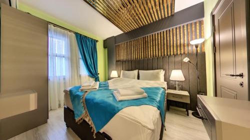Wonder Wood Hotel