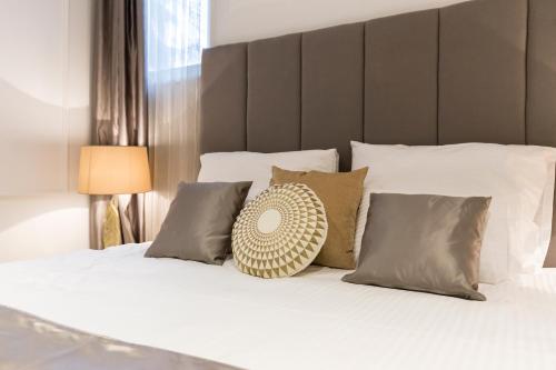 MM House - Adults Only