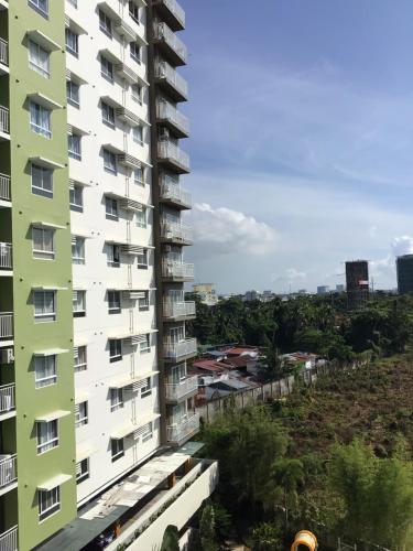 Balcony View Studio Mesatierra Garden Residences