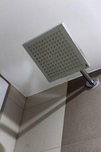 Abreeza 1BR condo w/ balcony, wifi & Netflix