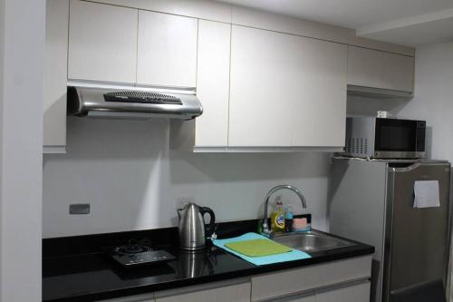 Abreeza 1BR condo w/ balcony, wifi & Netflix