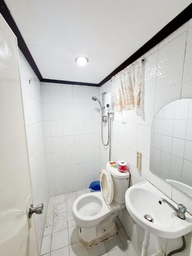 Furnished House in Calapan City Subdivision near ROBINSONS Mall L33