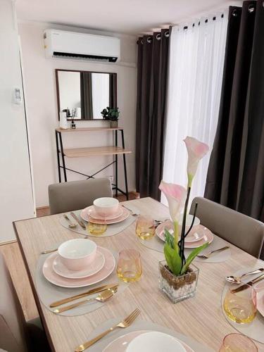 2BR spacious loft in QC, short walk to M Place