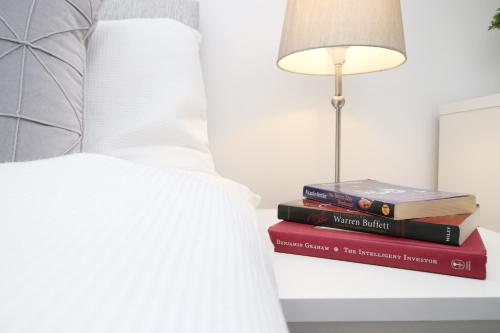 Modern Guesthouse, Fast Wi-Fi, Street Free Parking, Central, Fully Equipped