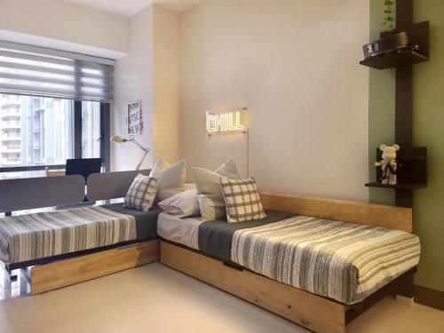 Spacious Family Sleeper BGC & 84inch Cinema