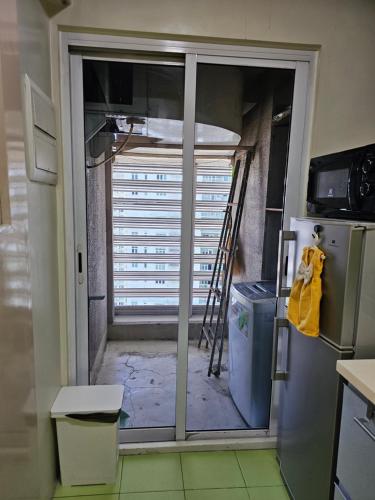 South of Market near High Street BGC Classy & Stylish Studio, central location with city view