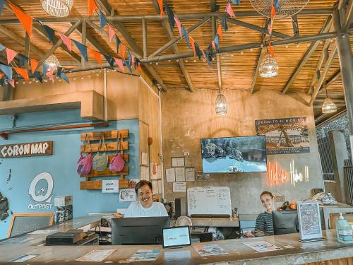Outpost Hostel - Coron