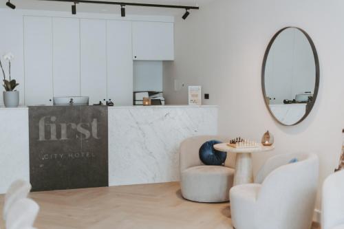 Boutique Hotel First City