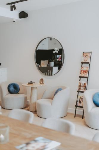 Boutique Hotel First City