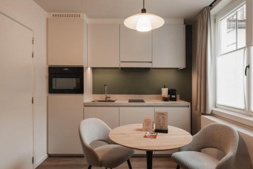 Highest Five by Romy&Travis