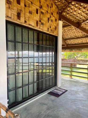 Maria Kulafu Kubo House 1 BIG BEDROOM with Wifi