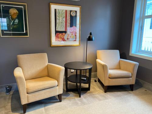 Charming Guesthouse near city center - parking available