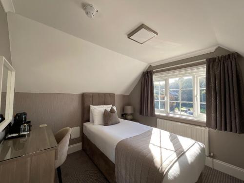 Riverside Contemporary Manor House Hotel