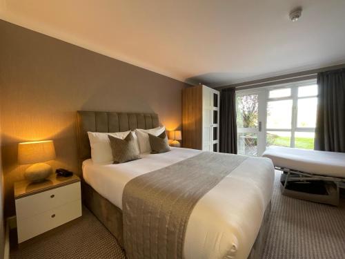 Riverside Contemporary Manor House Hotel
