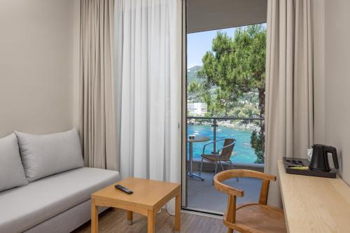 Akrotiri Beach Resort Hotel