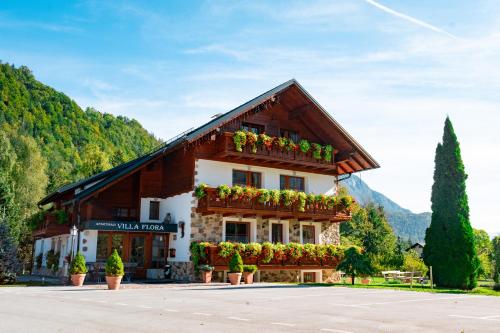 Villa Flora Apartments