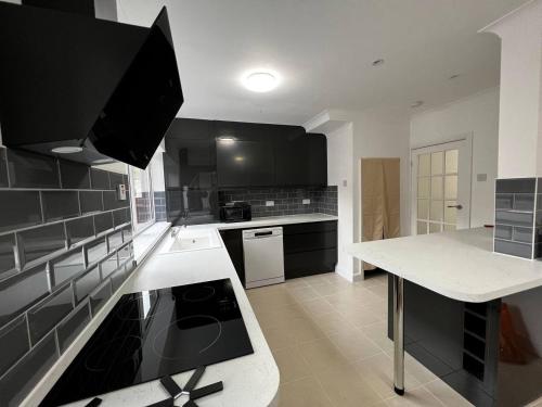 Springfield House- Near Newcastle Centre, Hospital and Keele University!