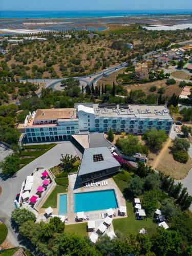 Ozadi Tavira Hotel