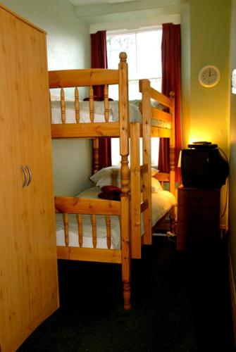 Adam Place Guest House - B&B