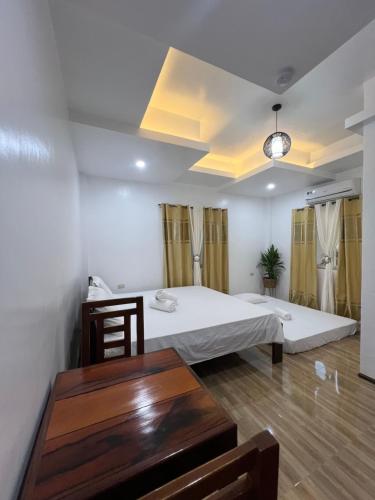 RICH-VANIA SUITES