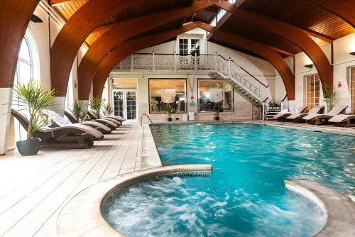 Rowton Hall Hotel & Spa