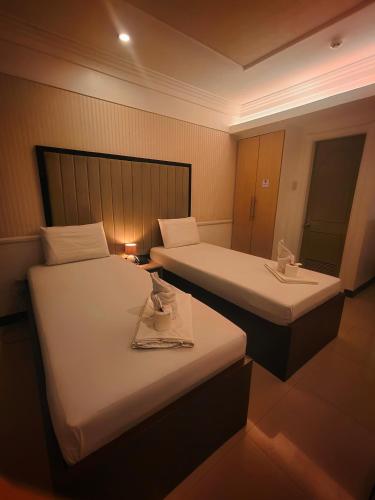 S&M Hotel
